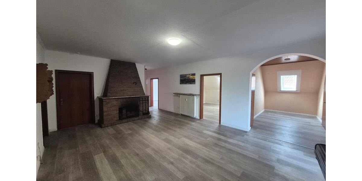 Dachgeschoßwohnung Lübbecke - 5 Zimmer, 190 m&sup2;, 950&euro; | Angebot:26232672
