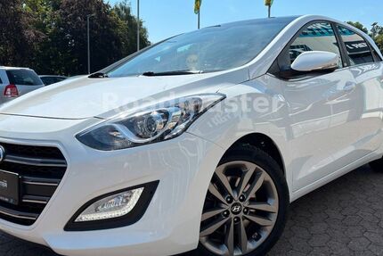 Hyundai i30 93.523 km 11.390 &euro; Petershagen 32469