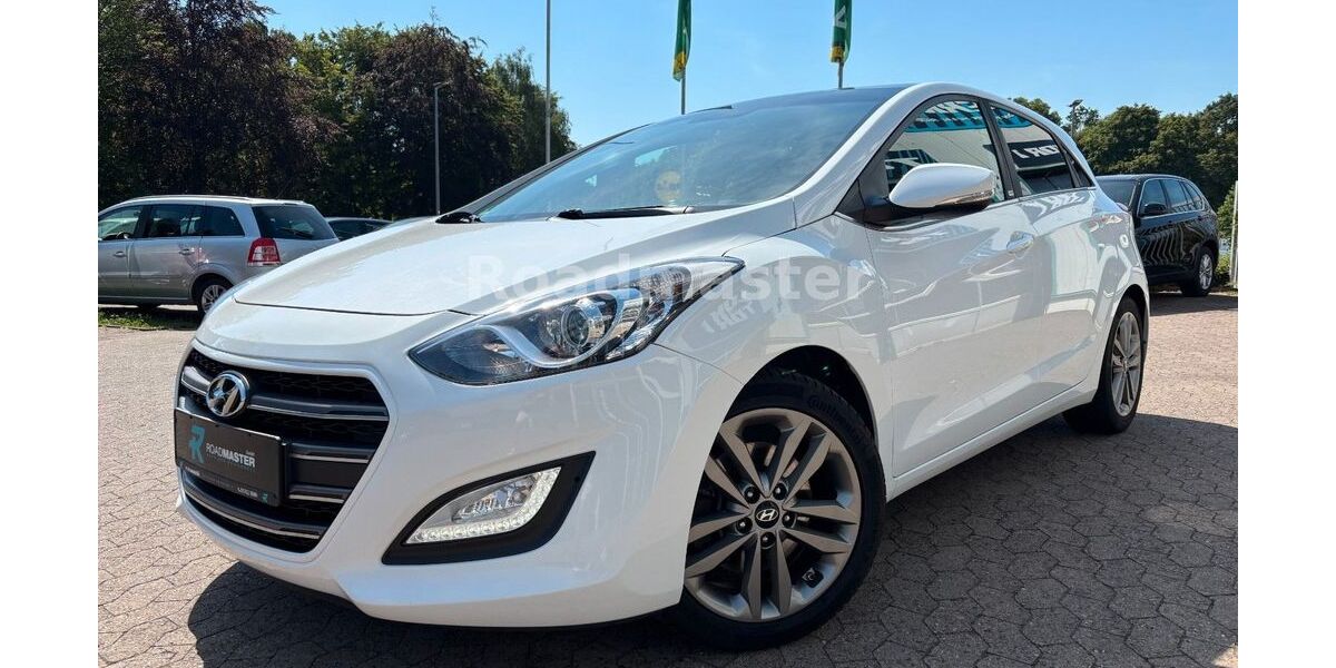 Hyundai i30 93.523 km 11.390 &euro; Petershagen 32469