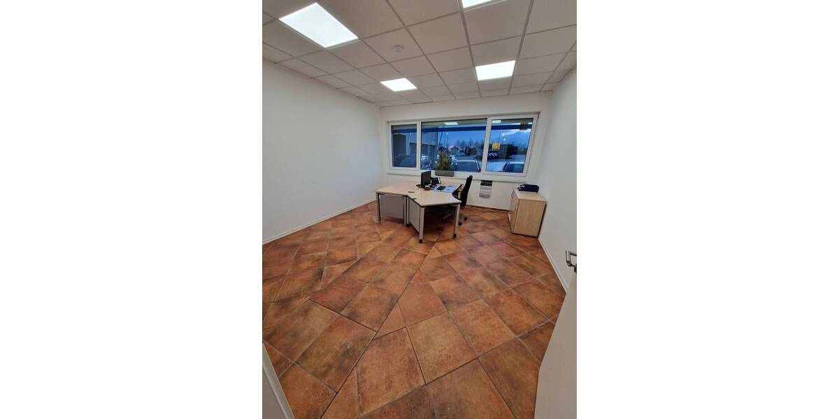 Gewerbeobjekt Lübbecke Nettelstedt - 4 Zimmer, 290 m&sup2;, 2.175&euro; | Angebot:25735991