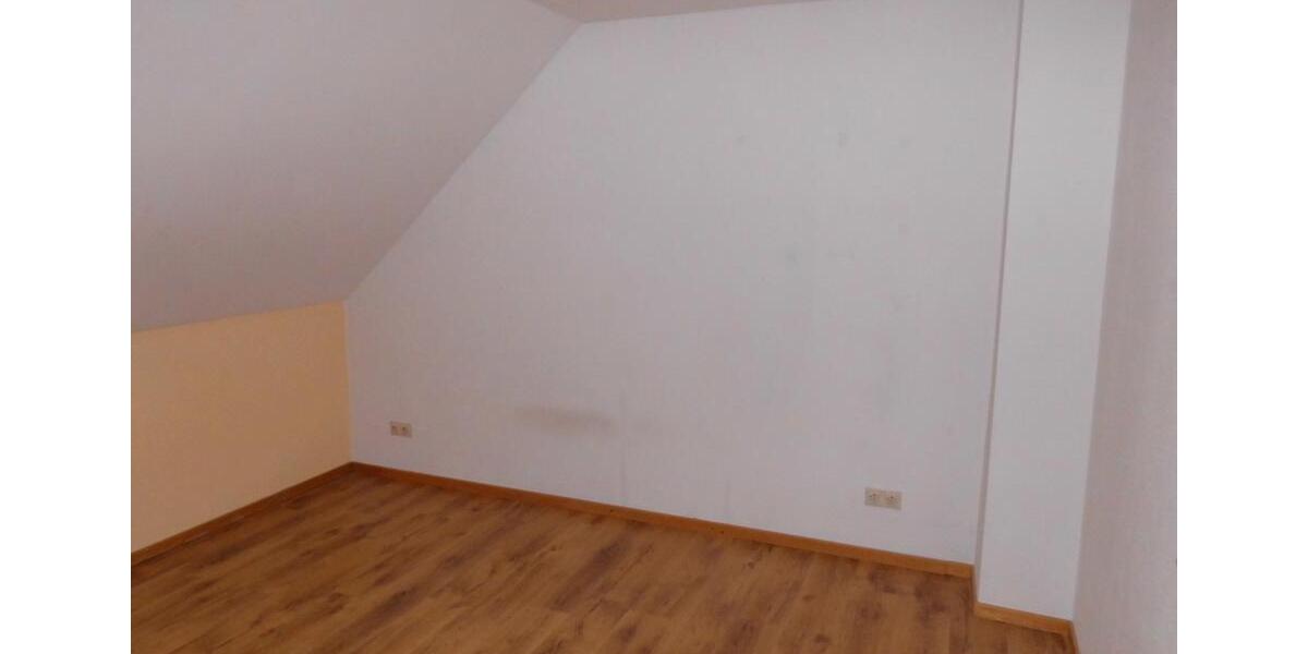Dachgeschoßwohnung Rodenberg - 3 Zimmer, 80 m&sup2;, 750&euro; | Angebot:26204415