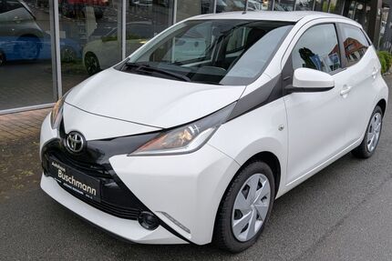 Toyota Aygo (X) 64.600 km 7.990 &euro; Herford 32049