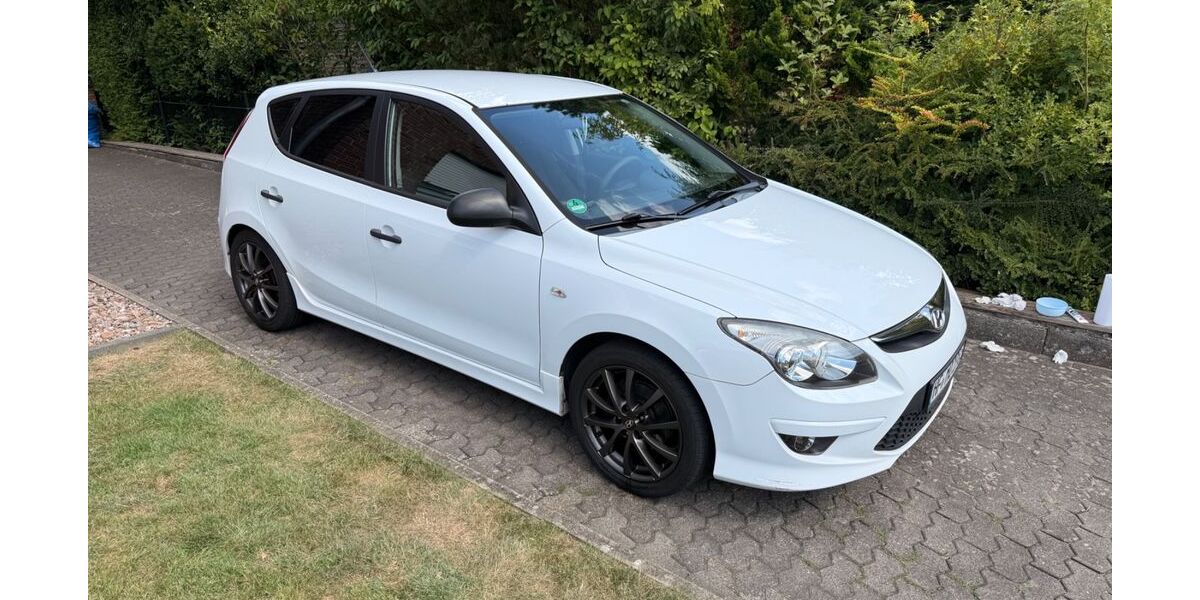Hyundai i30 160.000 km 2.700 &euro; Herford 32051