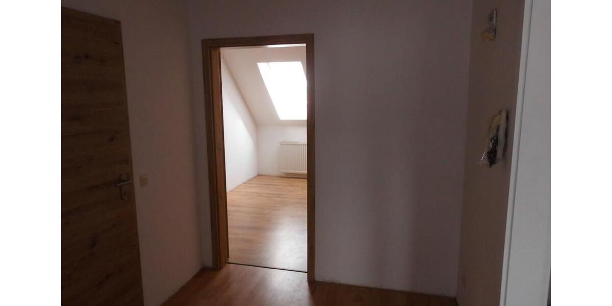 Dachgeschoßwohnung Rodenberg - 3 Zimmer, 80 m&sup2;, 750&euro; | Angebot:26204415