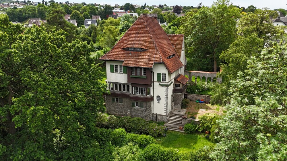 Denkmalgeschützte Fabrikantenvilla an der Weser – Parkgrundstück mit drei zusätzlichen Bauplätzen - Mehrfamilienhaus, Wohnhaus Vlotho | Angebot:26857223
