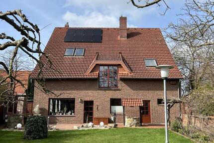 Haus Beckedorf - 7 Zimmer, 261 m&sup2;, 345.000&euro; | Angebot:26156352