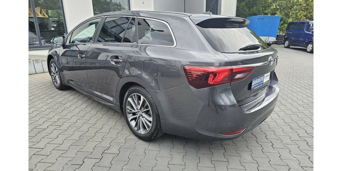 Toyota Avensis 1.8 VVT-i Edition-S NAVI RFK AUS 1.HAND 56.350 km 19.990 &euro; Löhne 32584