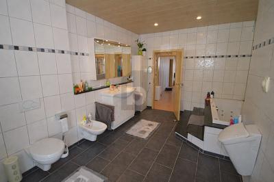 5 PARTEIEN - LEERSTEHEND FÜR EINE GUTE RENDITE! - Mehrfamilienhaus, Wohnhaus Bad Oeynhausen Dehme | Angebot:26119966