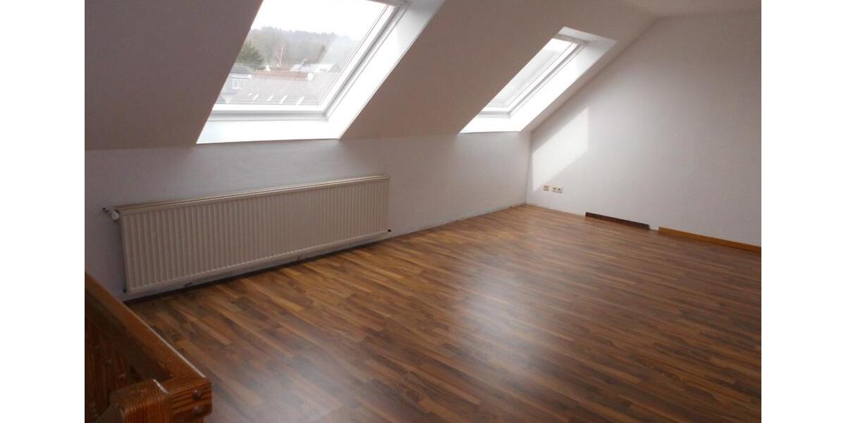Dachgeschoßwohnung Rodenberg - 3 Zimmer, 80 m&sup2;, 500&euro; | Angebot:25613332